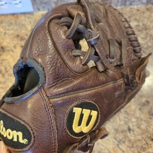 Wilson A800 Leather Baseball Glove 11"